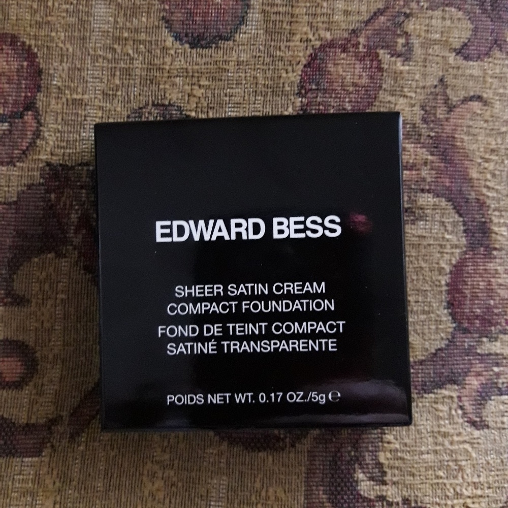 Sheer Satin Compact Foundation